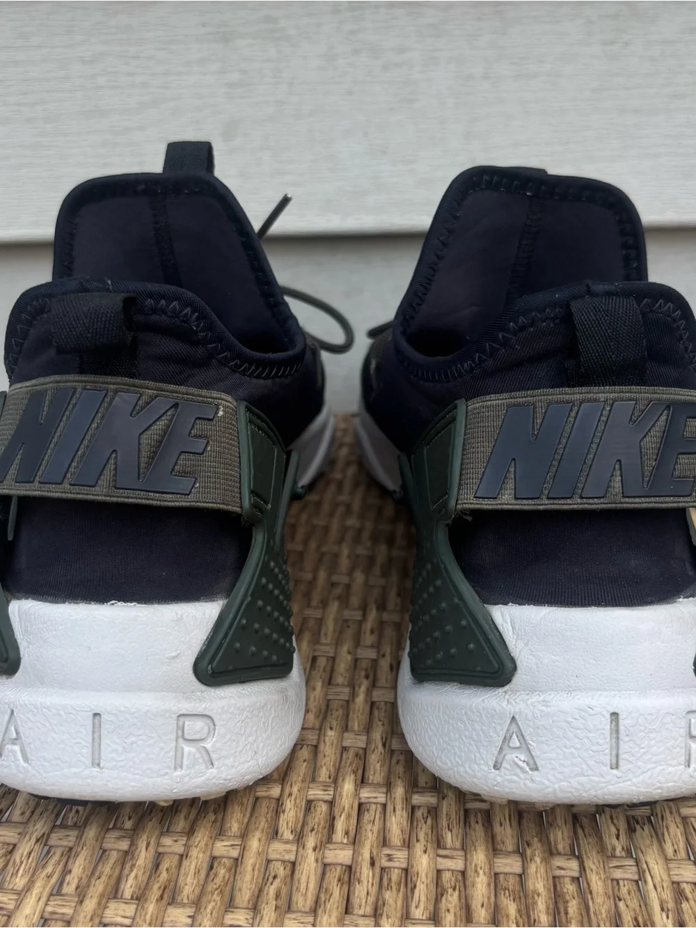 Nike Air Huarache Drift Olive Green Black Mens Size 11 Sneakers AH7334-300
